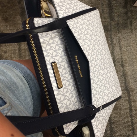 Michael kors purse and wallet set - Picture 1 of 7